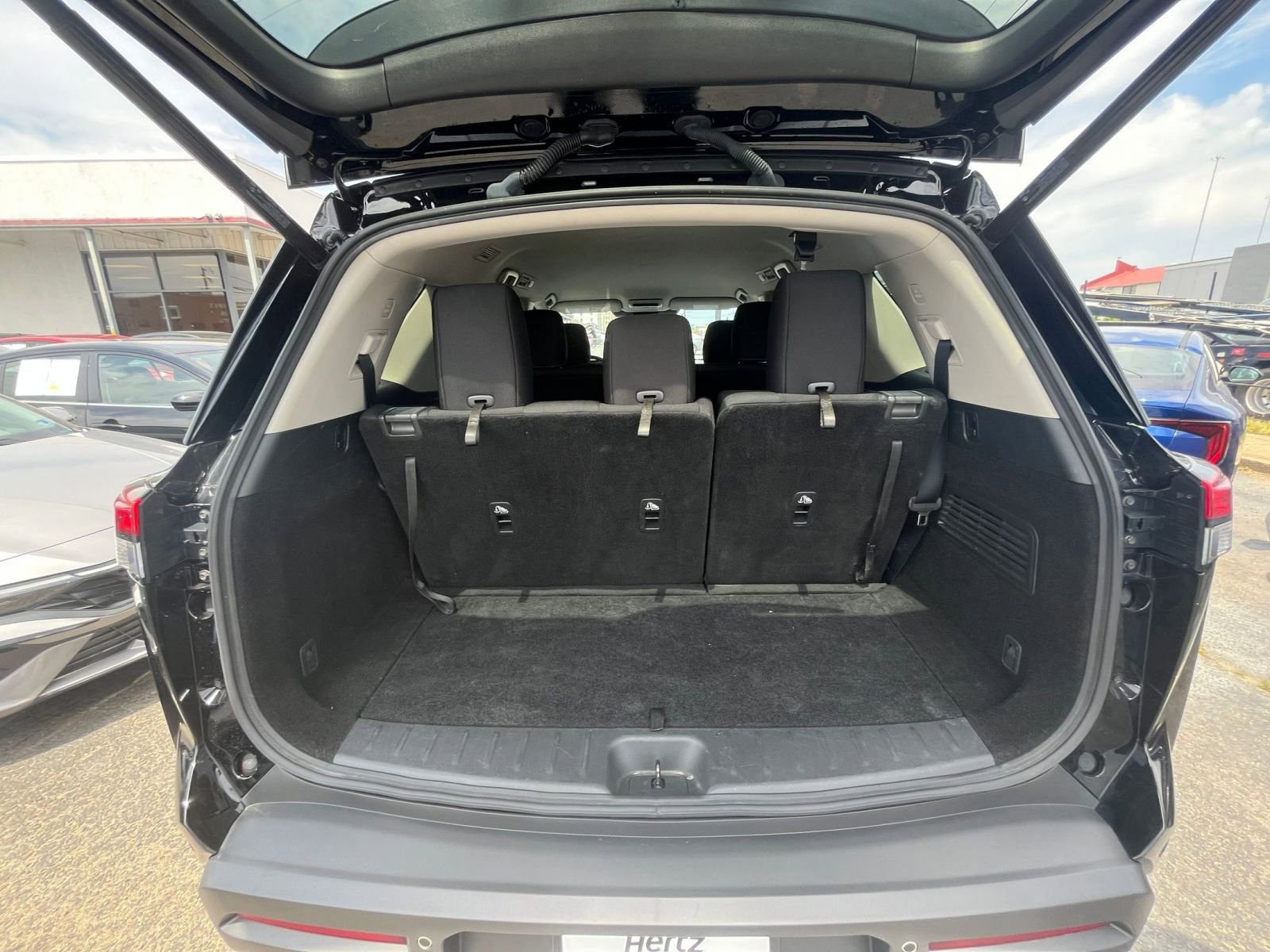 Used 2025 Nissan Pathfinder SV AWD/4WD image 33