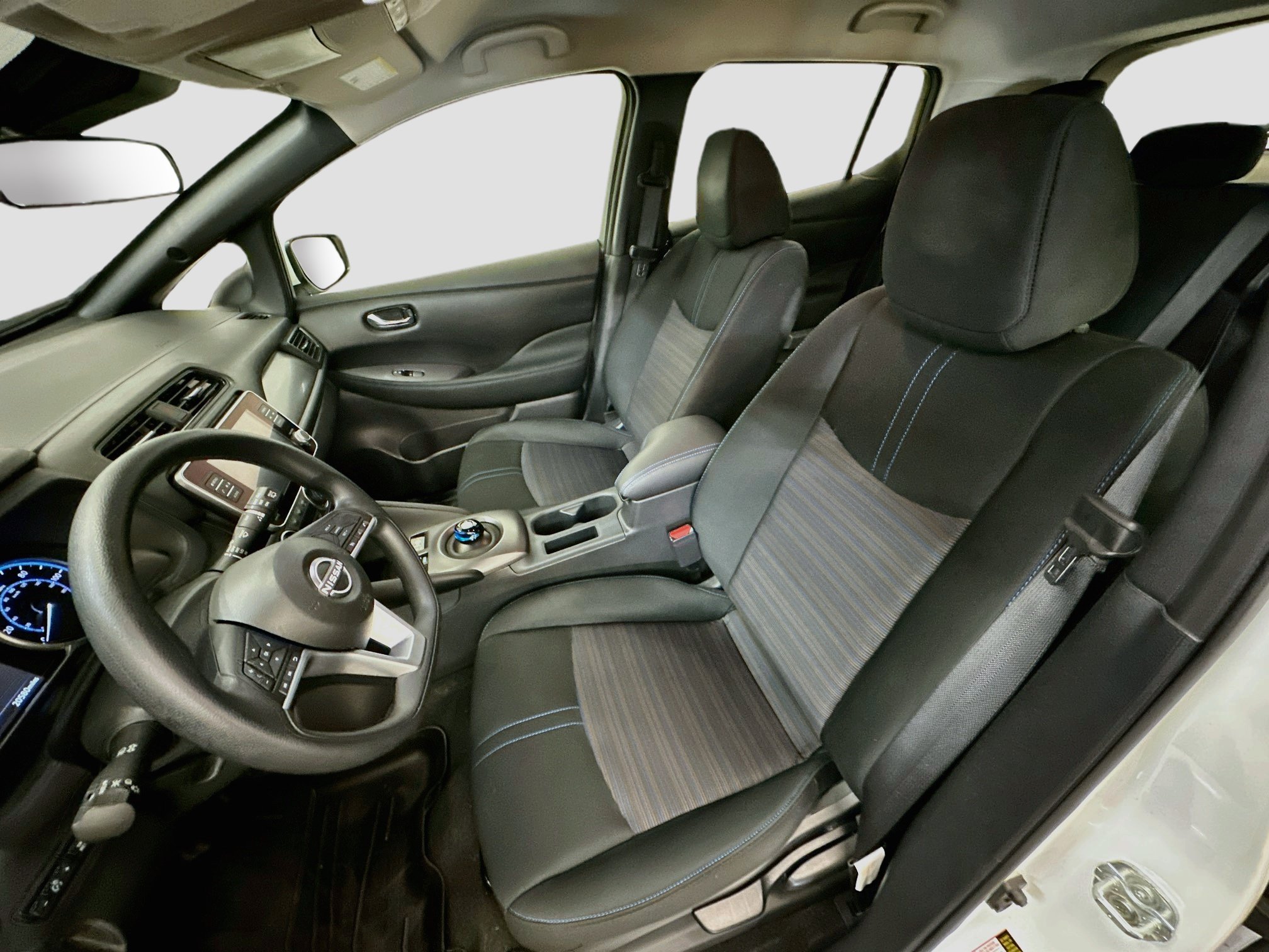 Used 2025 Nissan Leaf S FWD image 13