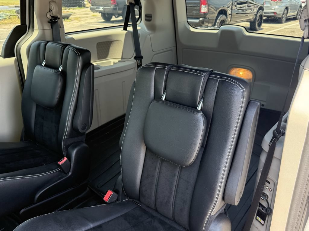 Used 2016 Dodge Grand Caravan SXT FWD image 25