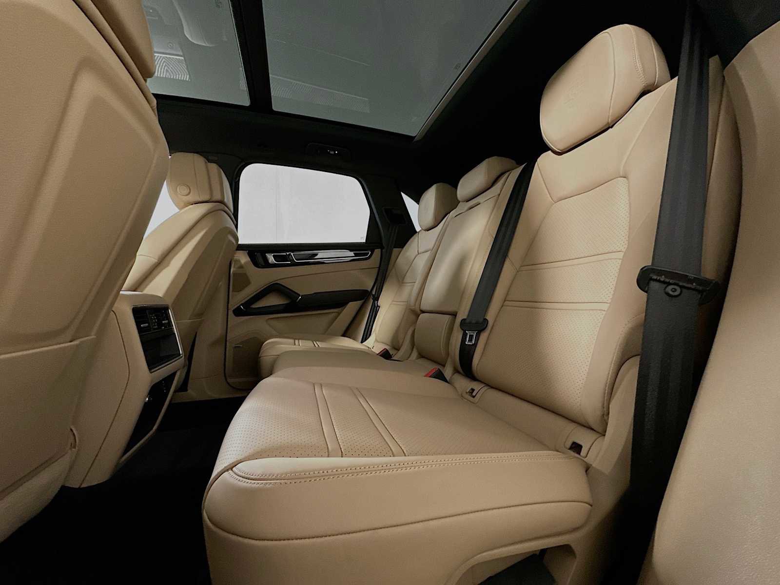 Certified 2022 Porsche Cayenne E-Hybrid image 23