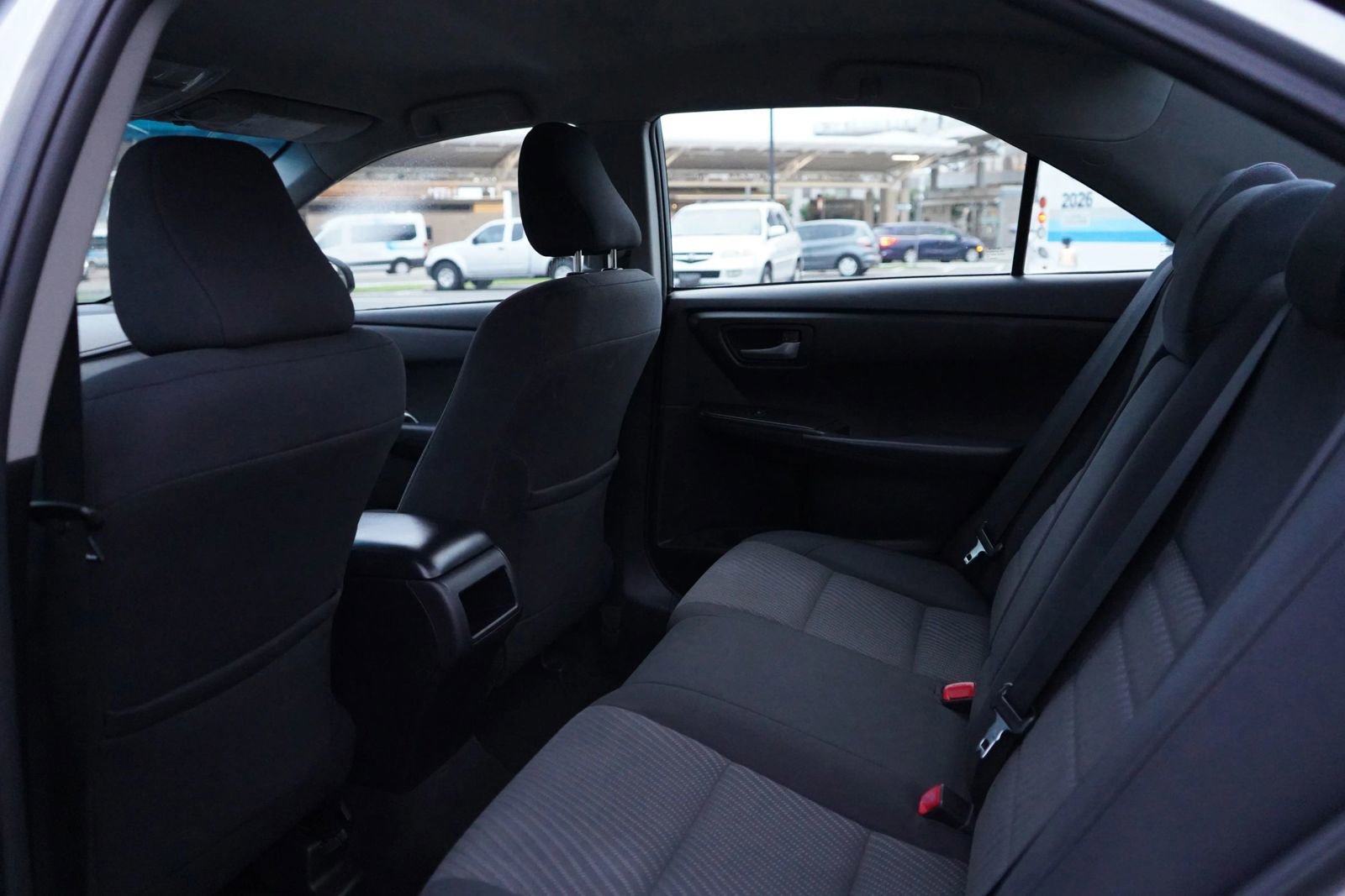 Used 2016 Toyota Camry LE image 16