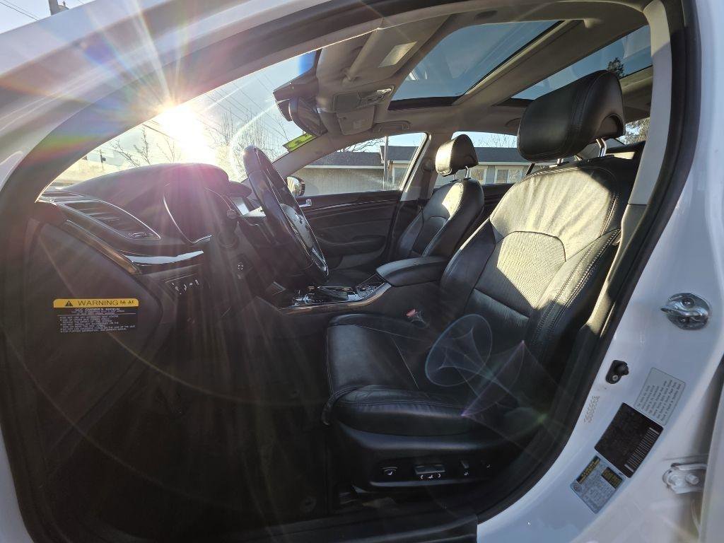 Used 2015 Kia Cadenza Premium w/ Technology Package FWD image 15