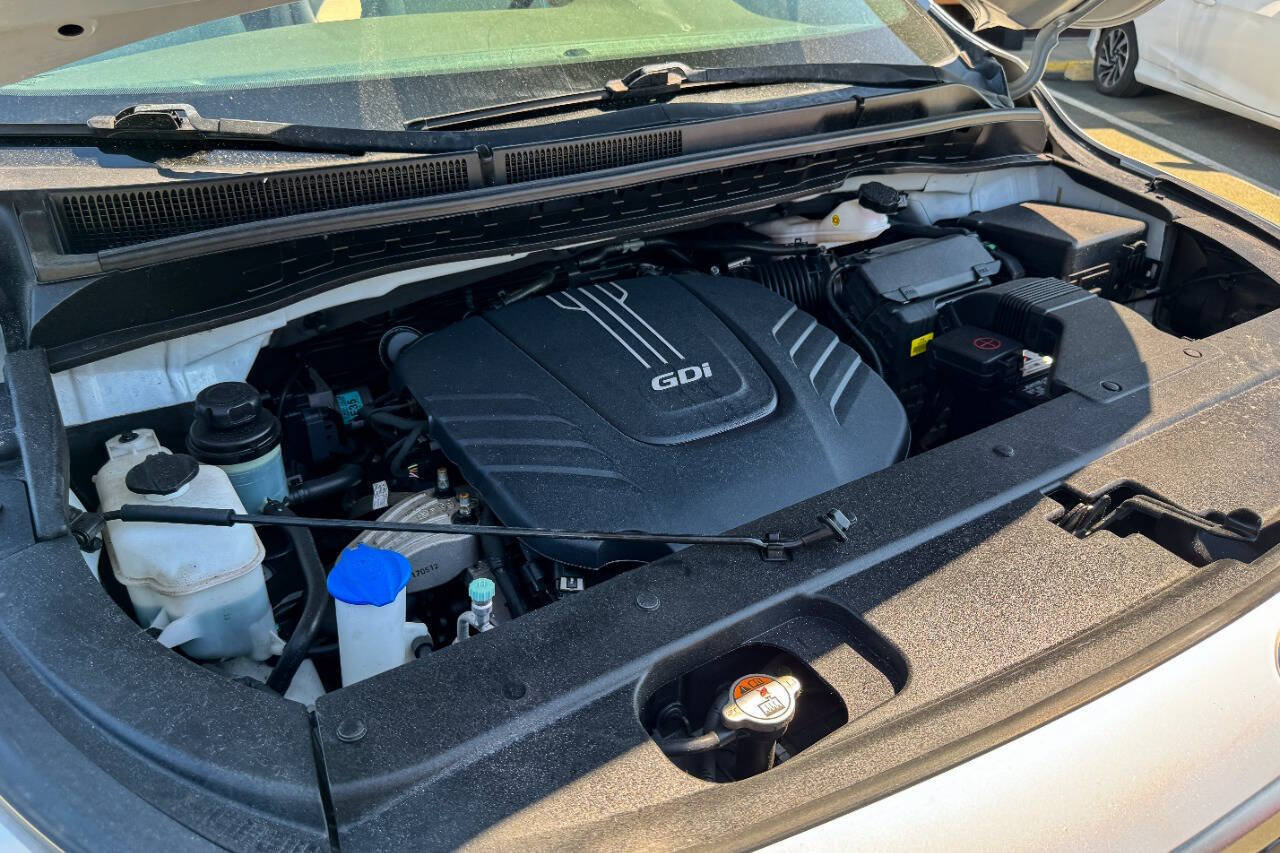 Used 2018 Kia Sedona L FWD image 30