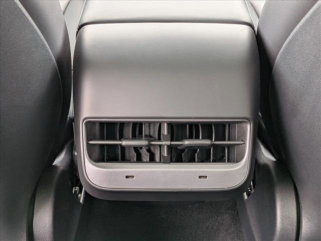 Used 2025 Tesla Model Y Long Range image 17