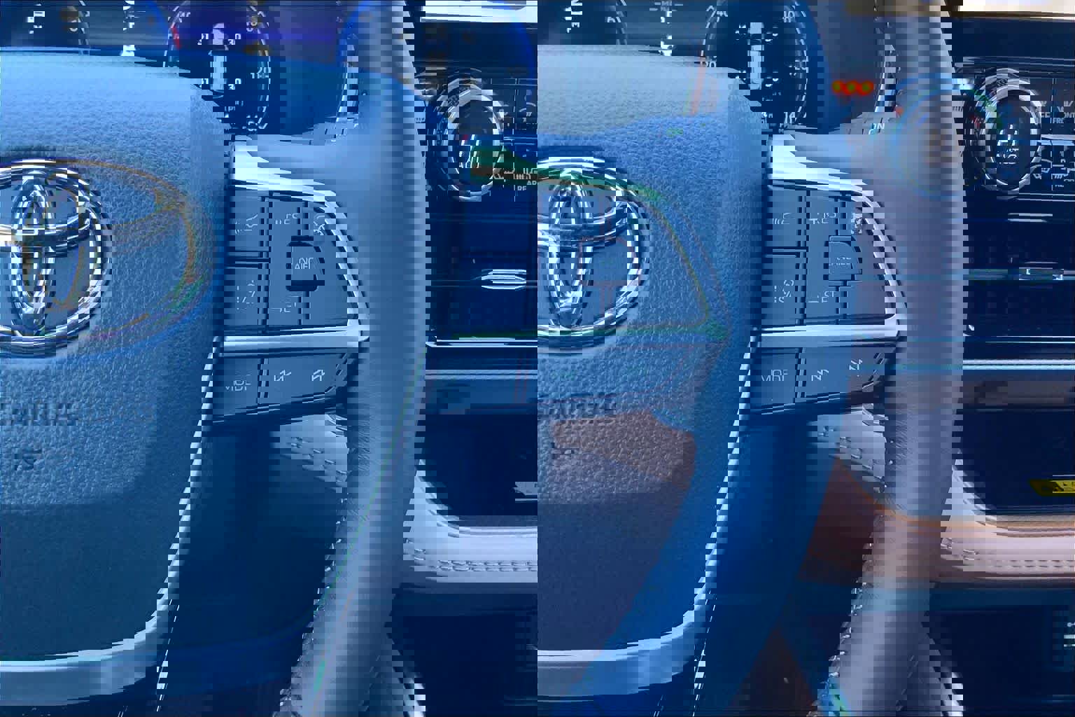 Used 2024 Toyota Highlander Platinum image 25