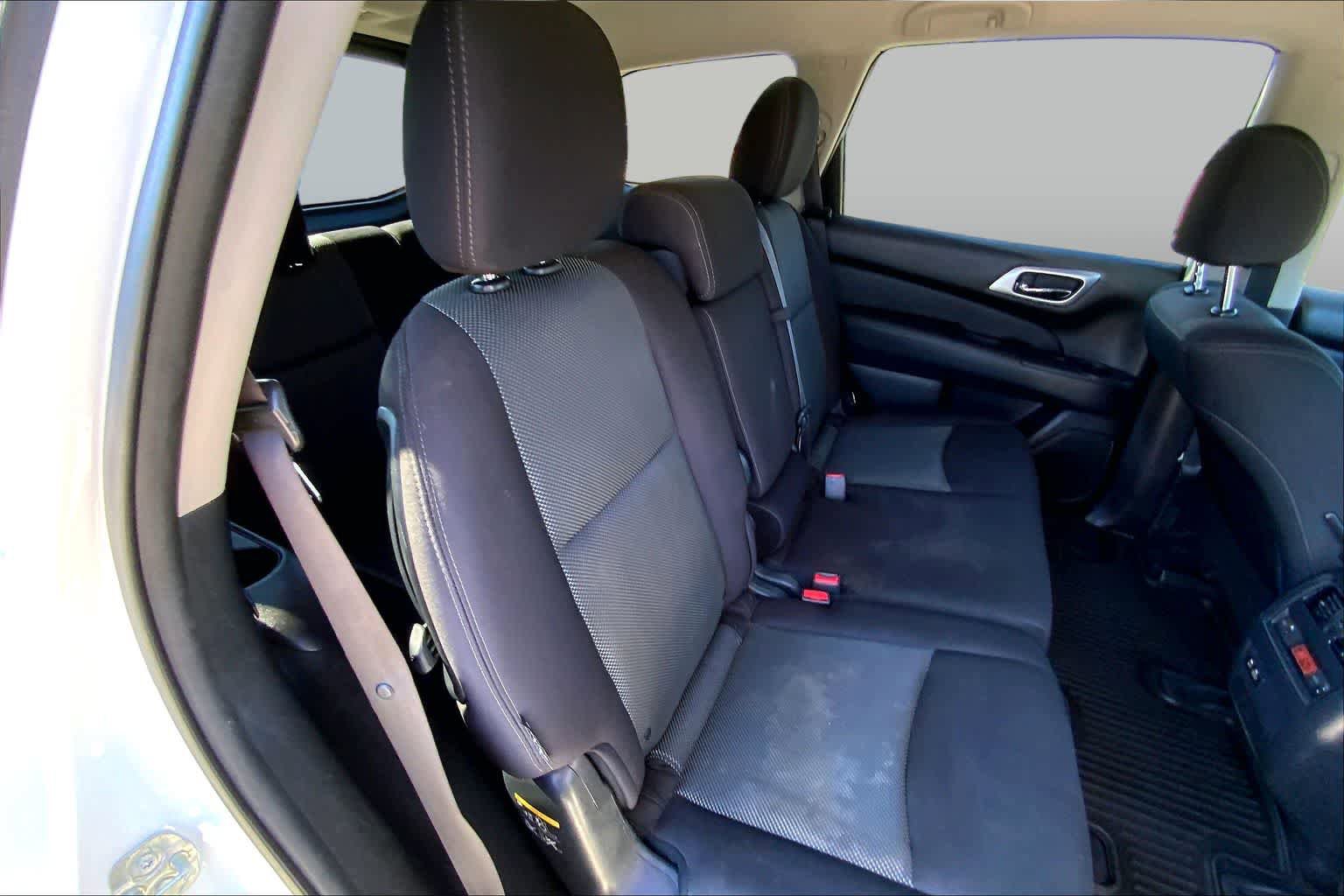 Used 2020 Nissan Pathfinder S FWD image 19