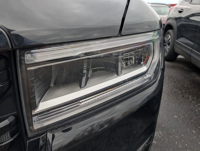 Used 2023 GMC Acadia SLE w/ Driver Convenience Package image 5
