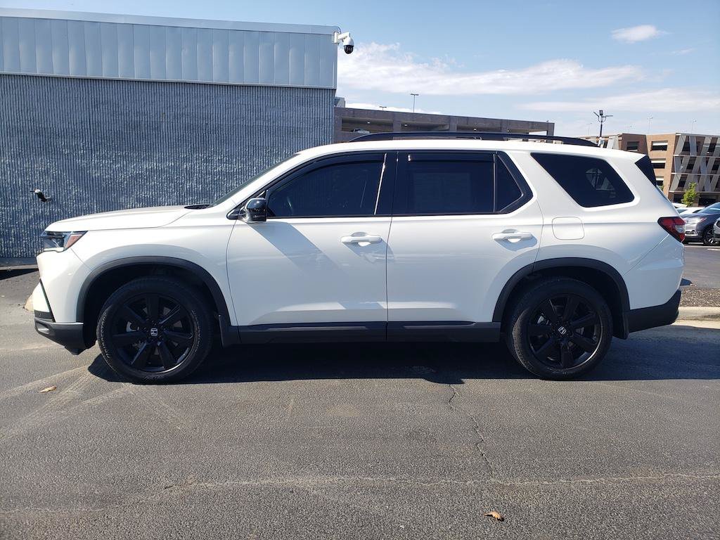 Used 2025 Honda Pilot Black Edition image 4