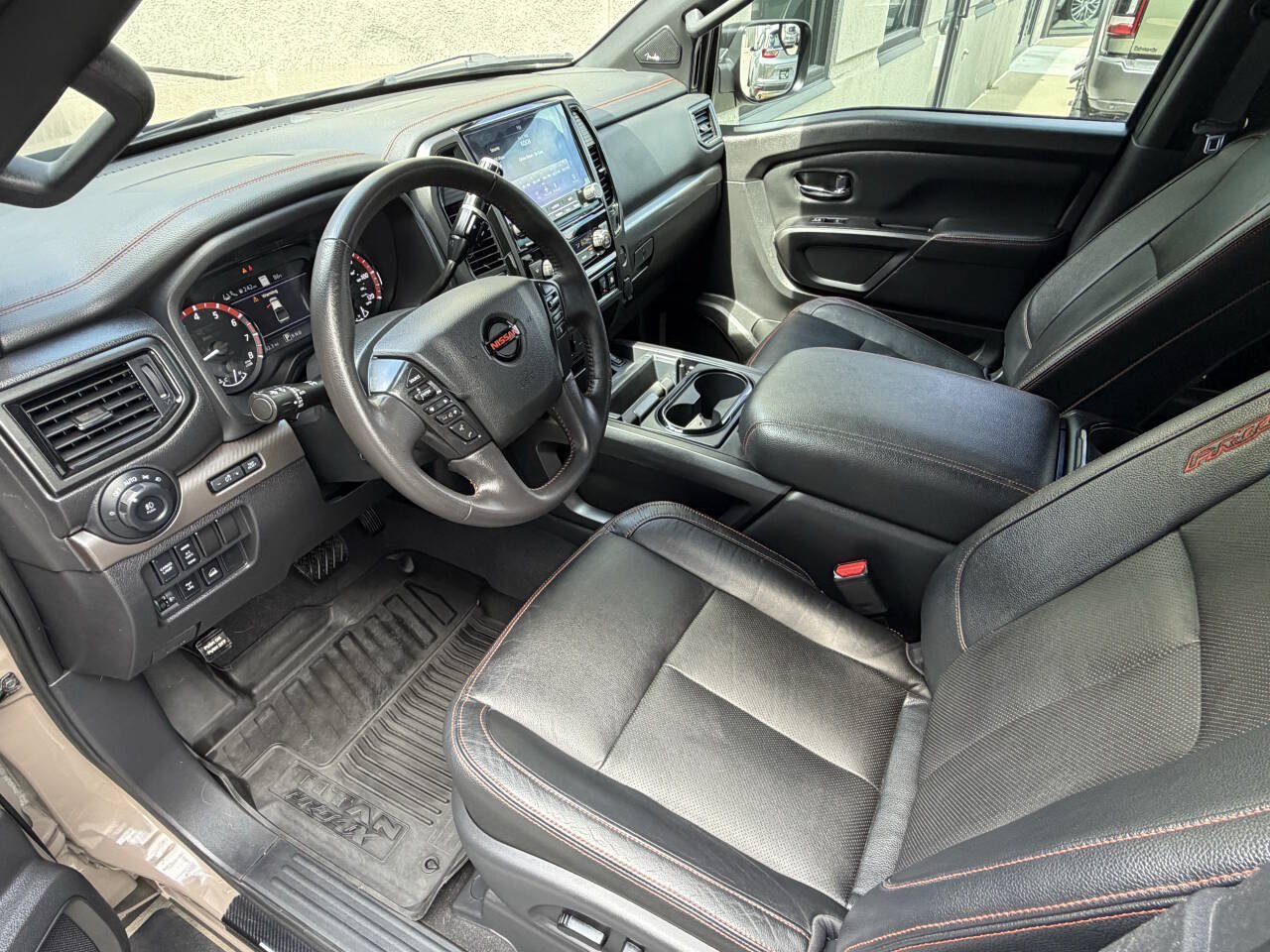 Used 2022 Nissan Titan PRO-4X w/ Pro-4x Convenience Package AWD/4WD image 14