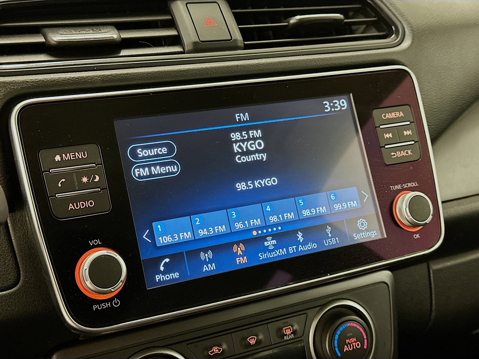 Used 2025 Nissan Leaf S image 21