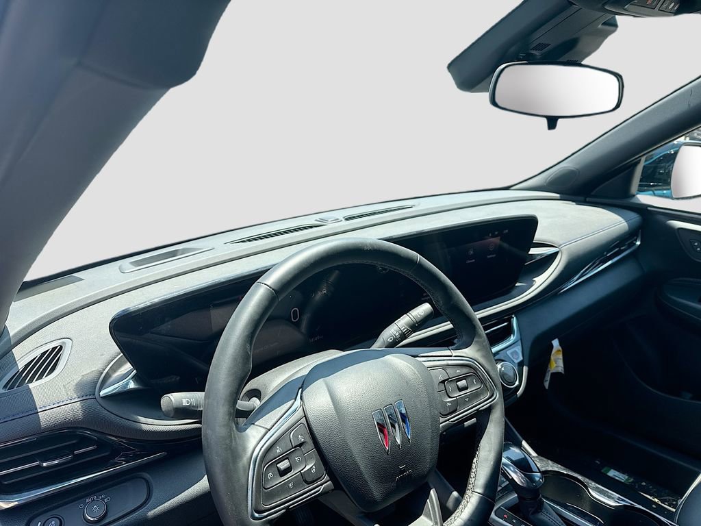 Used 2025 Buick Envista Sport Touring w/ Convenience I Package FWD image 11