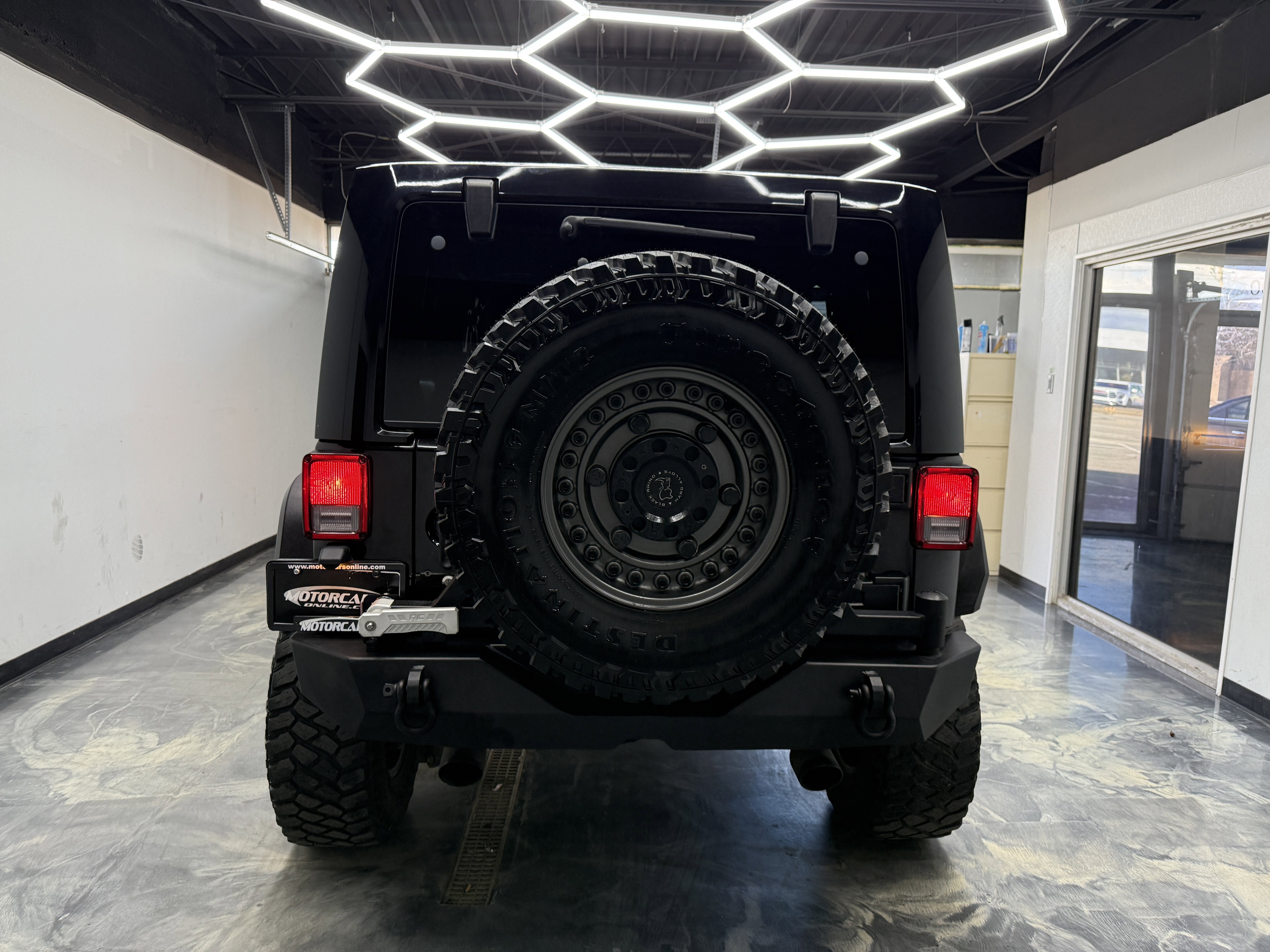 Used 2016 Jeep Wrangler Unlimited Sahara w/ Connectivity Group image 4