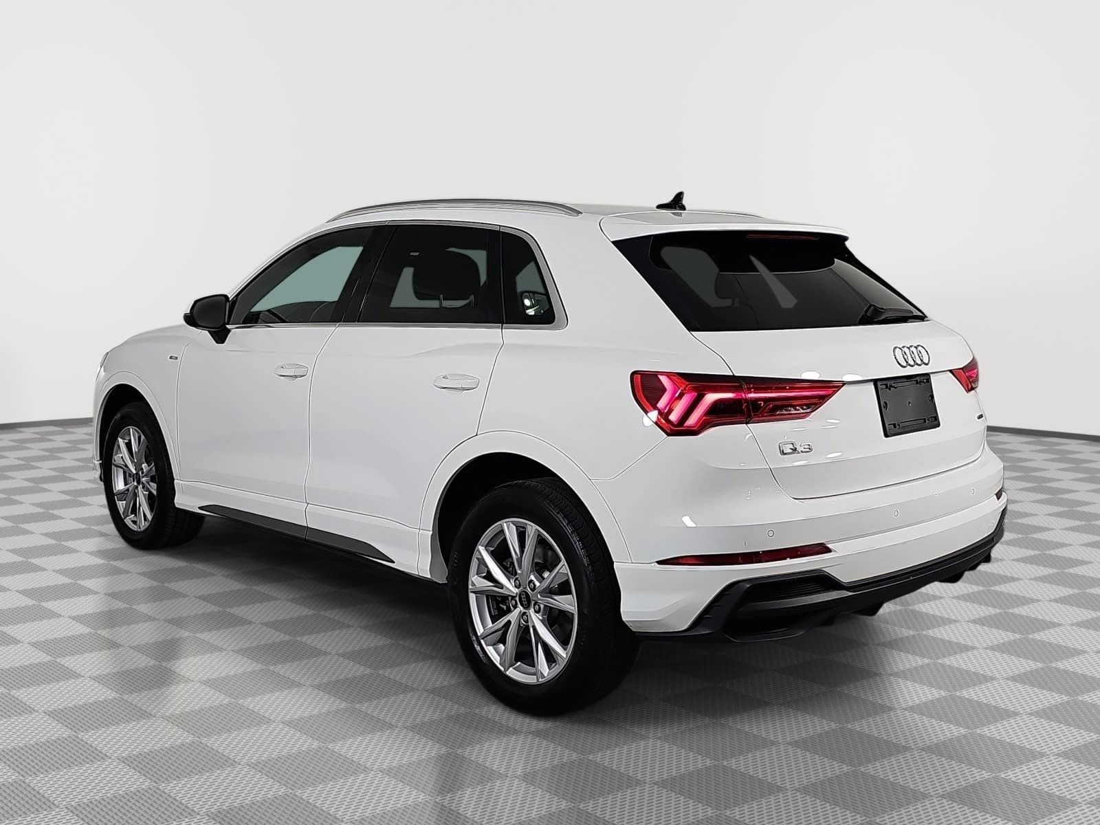 Used 2023 Audi Q3 2.0T Premium AWD/4WD image 6