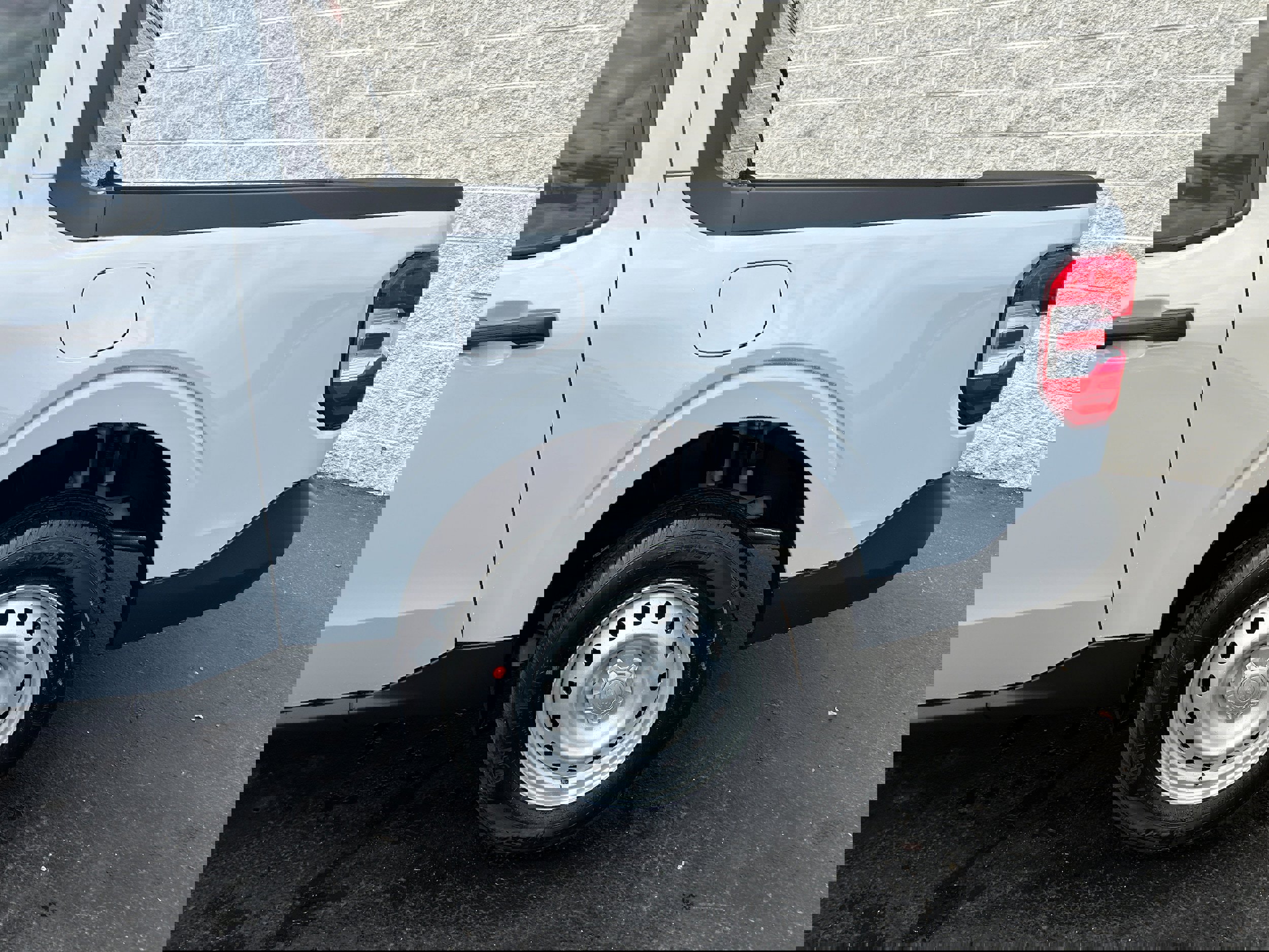 New 2025 Ford Maverick XL image 28