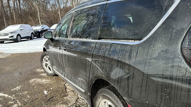 Used 2022 Chrysler Pacifica Limited image 33