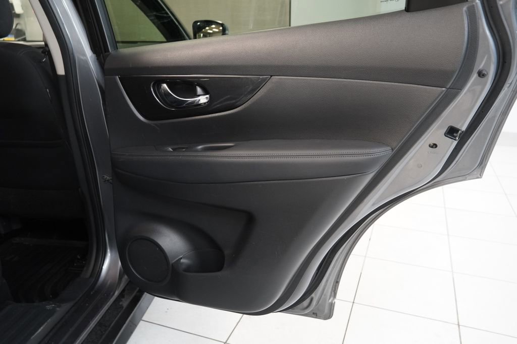 Used 2017 Nissan Rogue SV w/ SV Premium Package AWD/4WD image 28