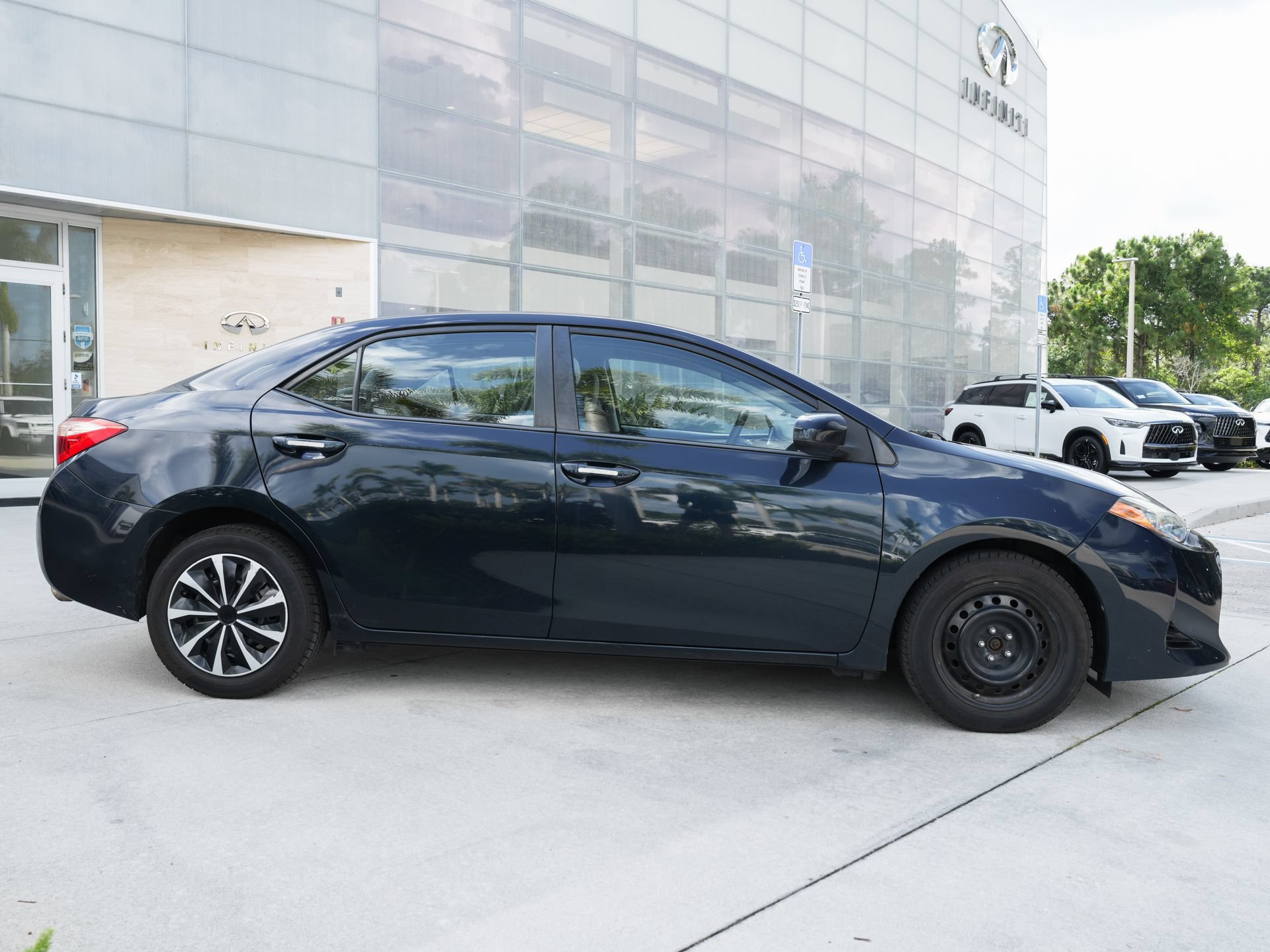 Used 2019 Toyota Corolla LE FWD image 11