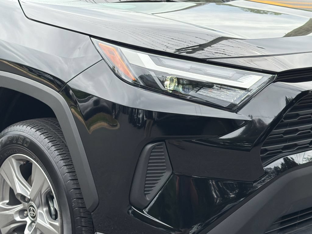 Used 2025 Toyota RAV4 XLE AWD/4WD image 9