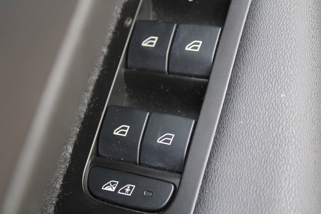 Used 2021 Volvo XC40 T5 R-Design image 20