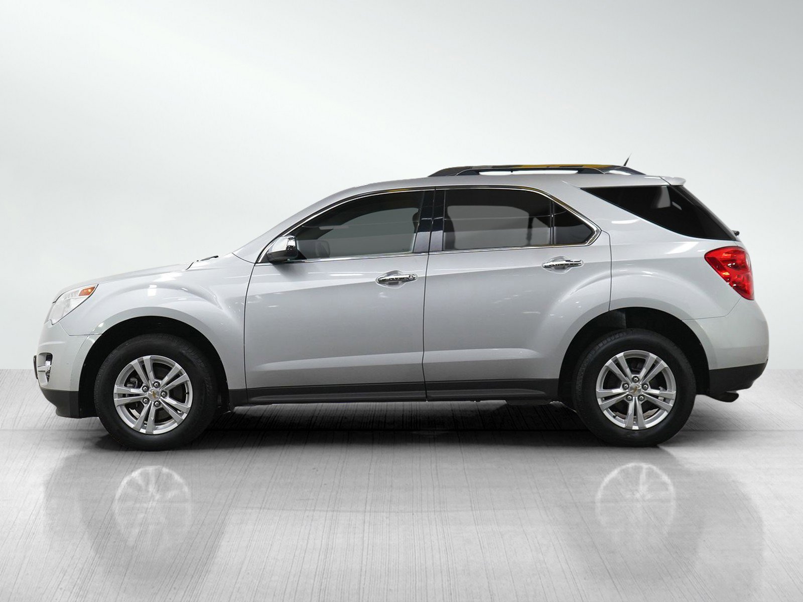 Used 2011 Chevrolet Equinox LT w/ Chrome Appearance Package AWD/4WD image 2
