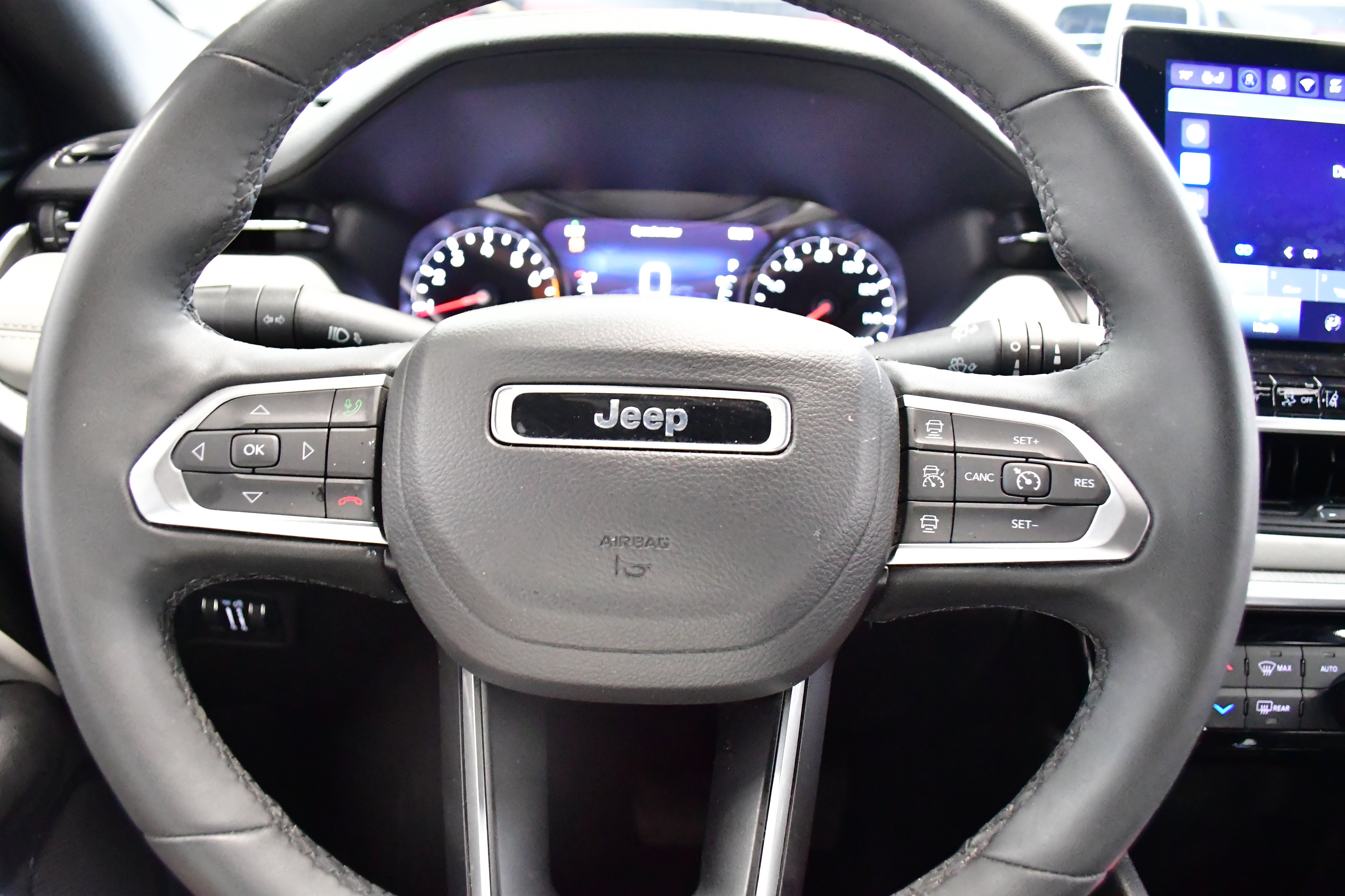 Used 2025 Jeep Compass Limited AWD/4WD image 19