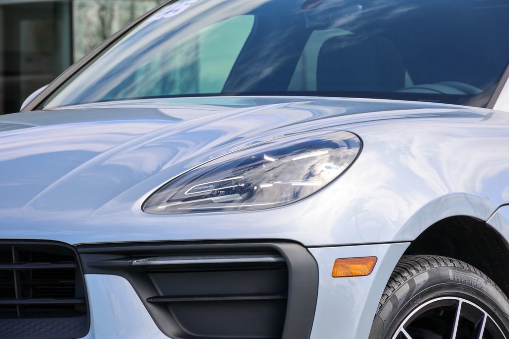 Certified 2025 Porsche Macan image 8