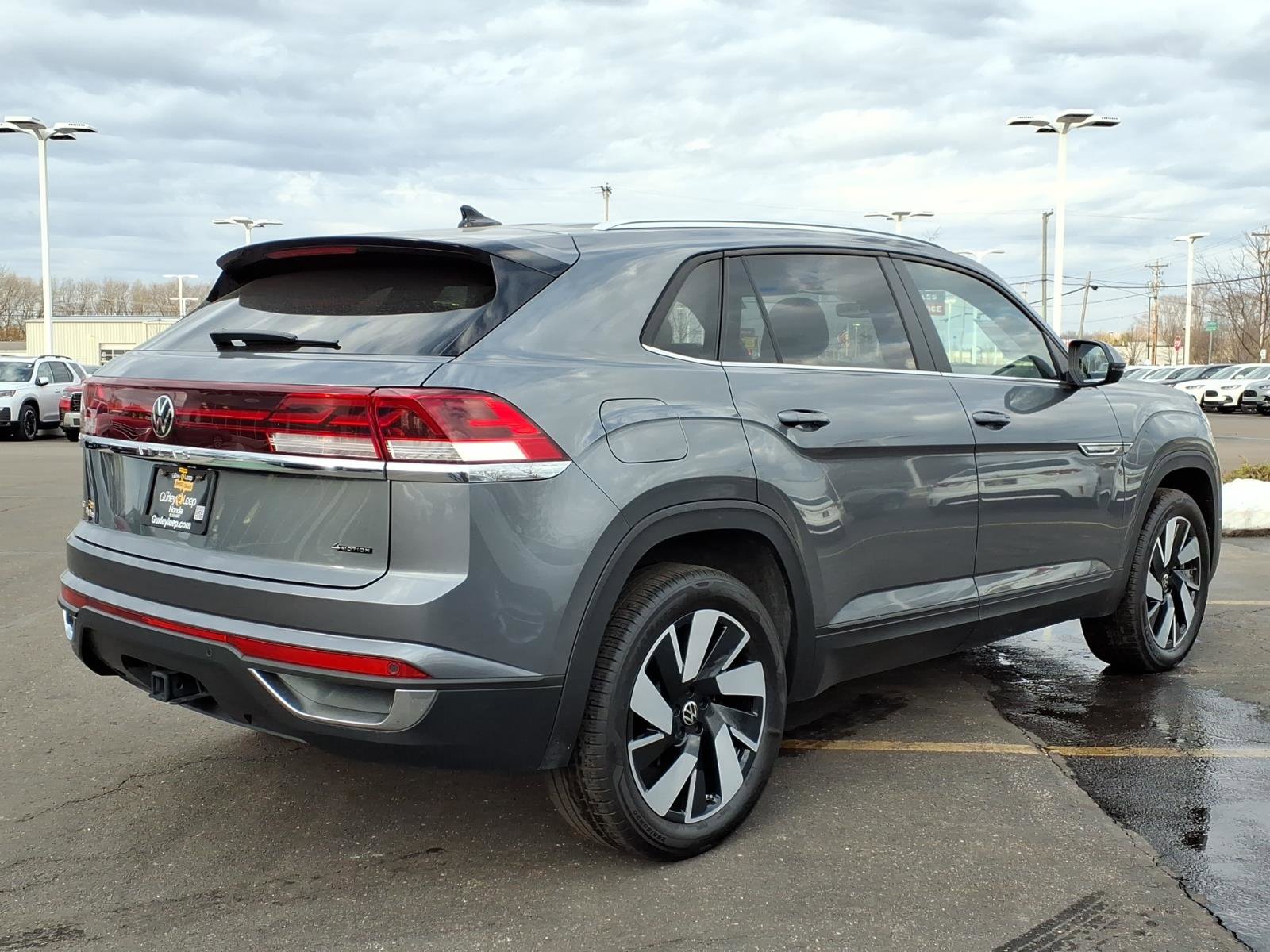 Used 2025 Volkswagen Atlas Cross Sport SE image 9