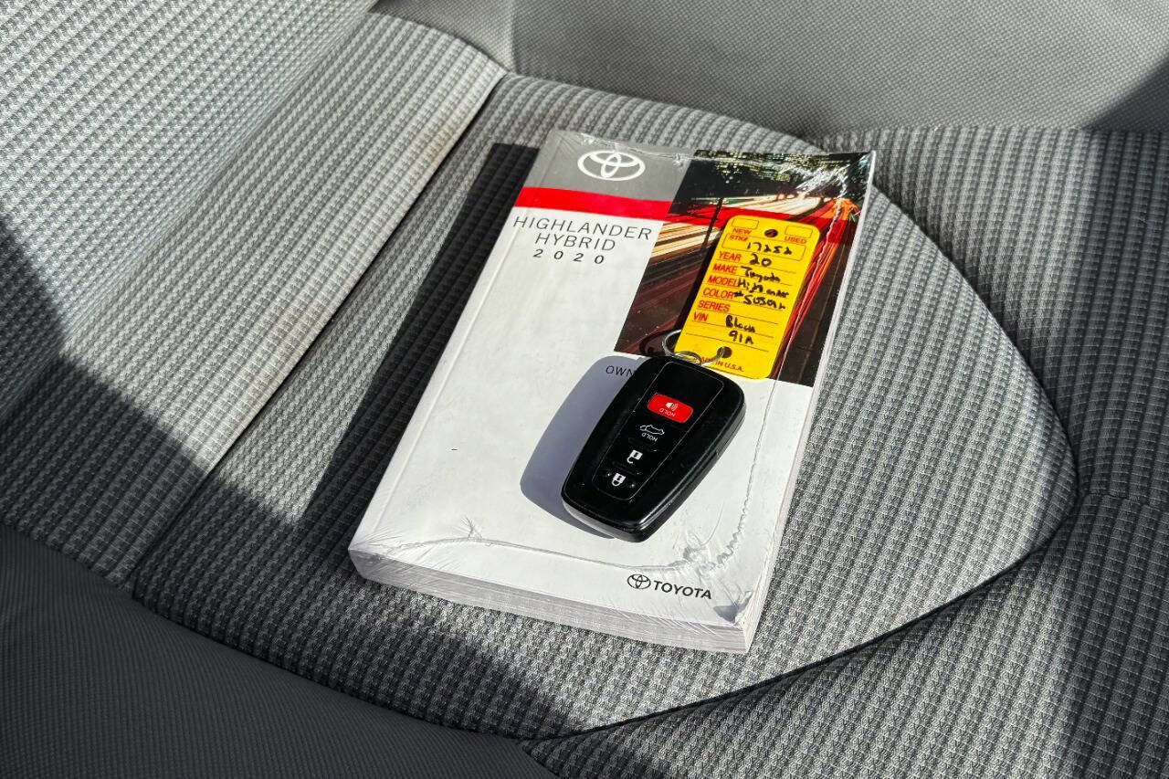 Used 2020 Toyota Highlander LE image 35