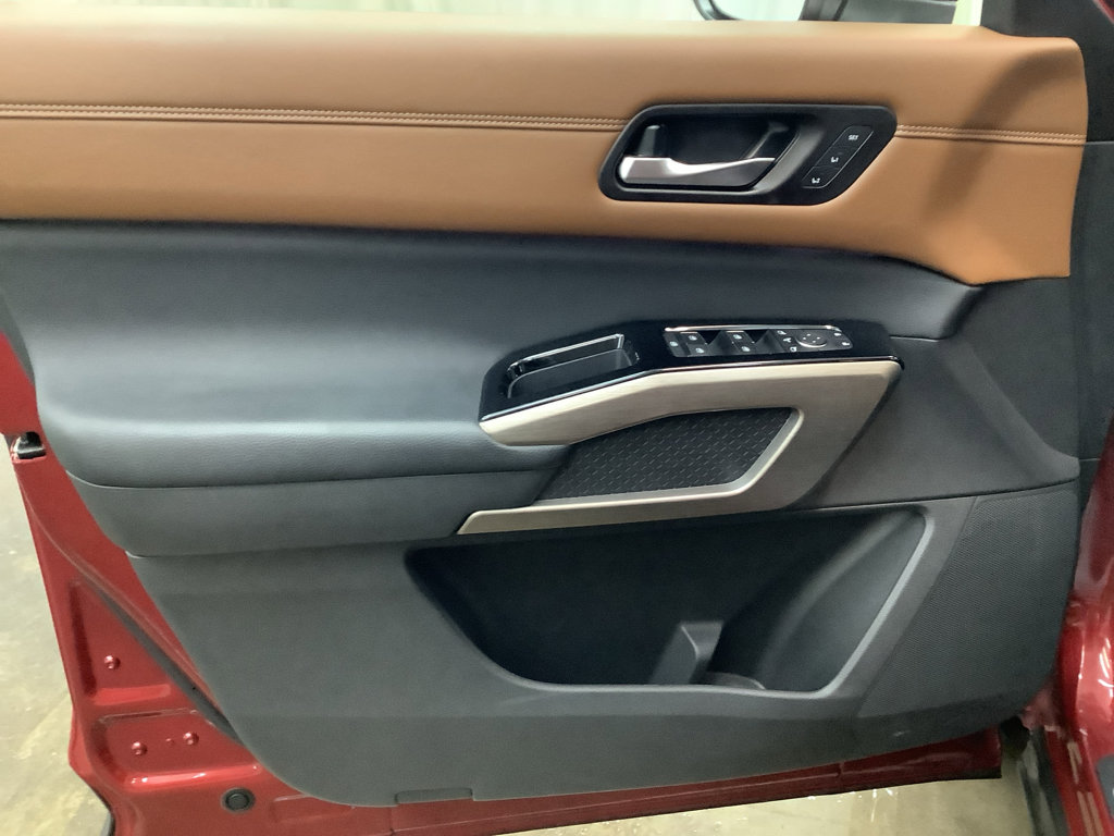 Used 2023 Nissan Pathfinder Platinum AWD/4WD image 12