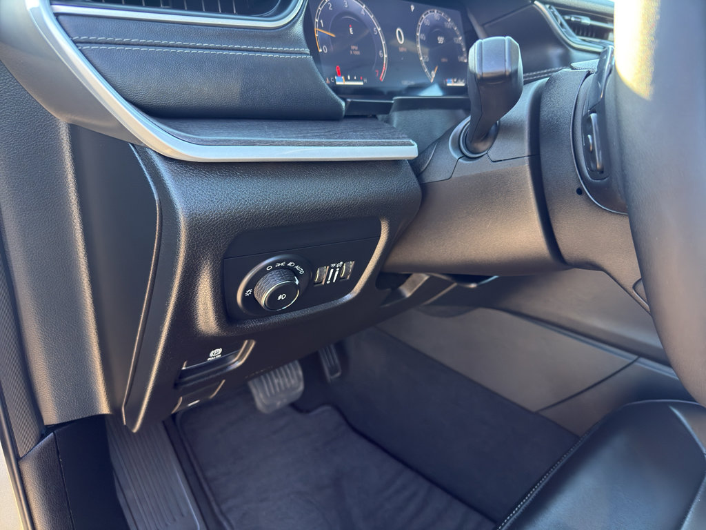 Used 2024 Jeep Grand Cherokee L Limited image 14