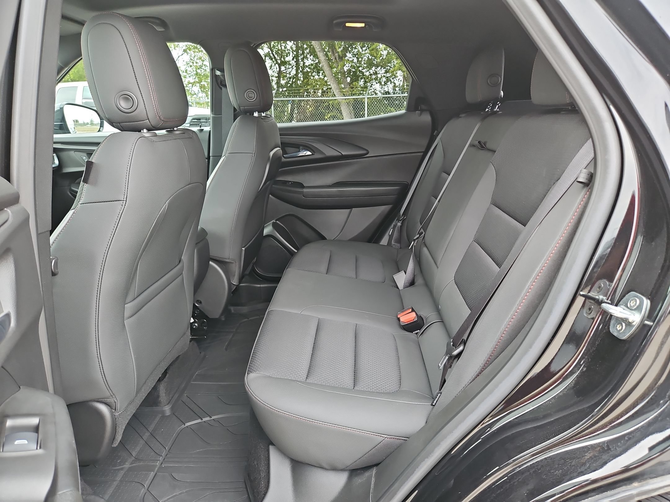 Used 2023 Chevrolet TrailBlazer RS w/ Sun and Liftgate Package FWD image 13