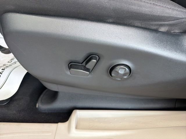Used 2023 Chrysler Voyager LX FWD image 19