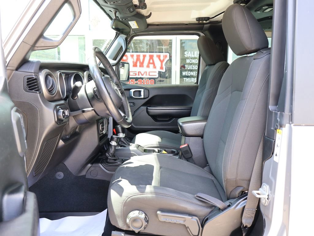 Used 2018 Jeep Wrangler Sport AWD/4WD image 12