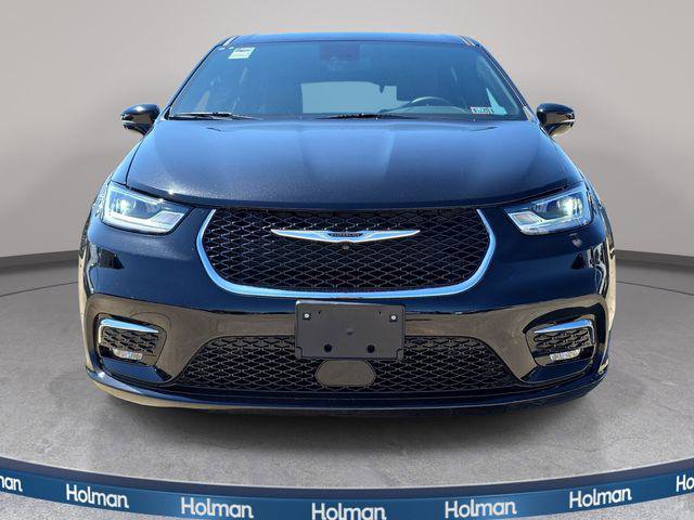 Used 2025 Chrysler Pacifica Select FWD image 3