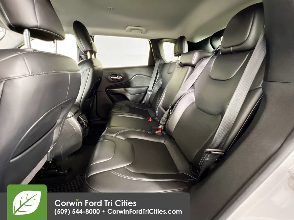 Used 2020 Jeep Cherokee Latitude Plus w/ Cold Weather Group AWD/4WD image 27