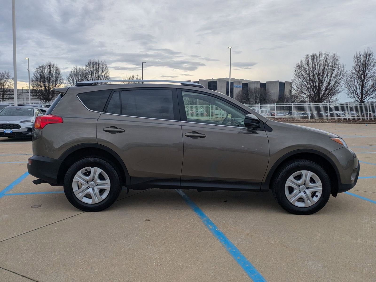 Used 2015 Toyota RAV4 LE image 5