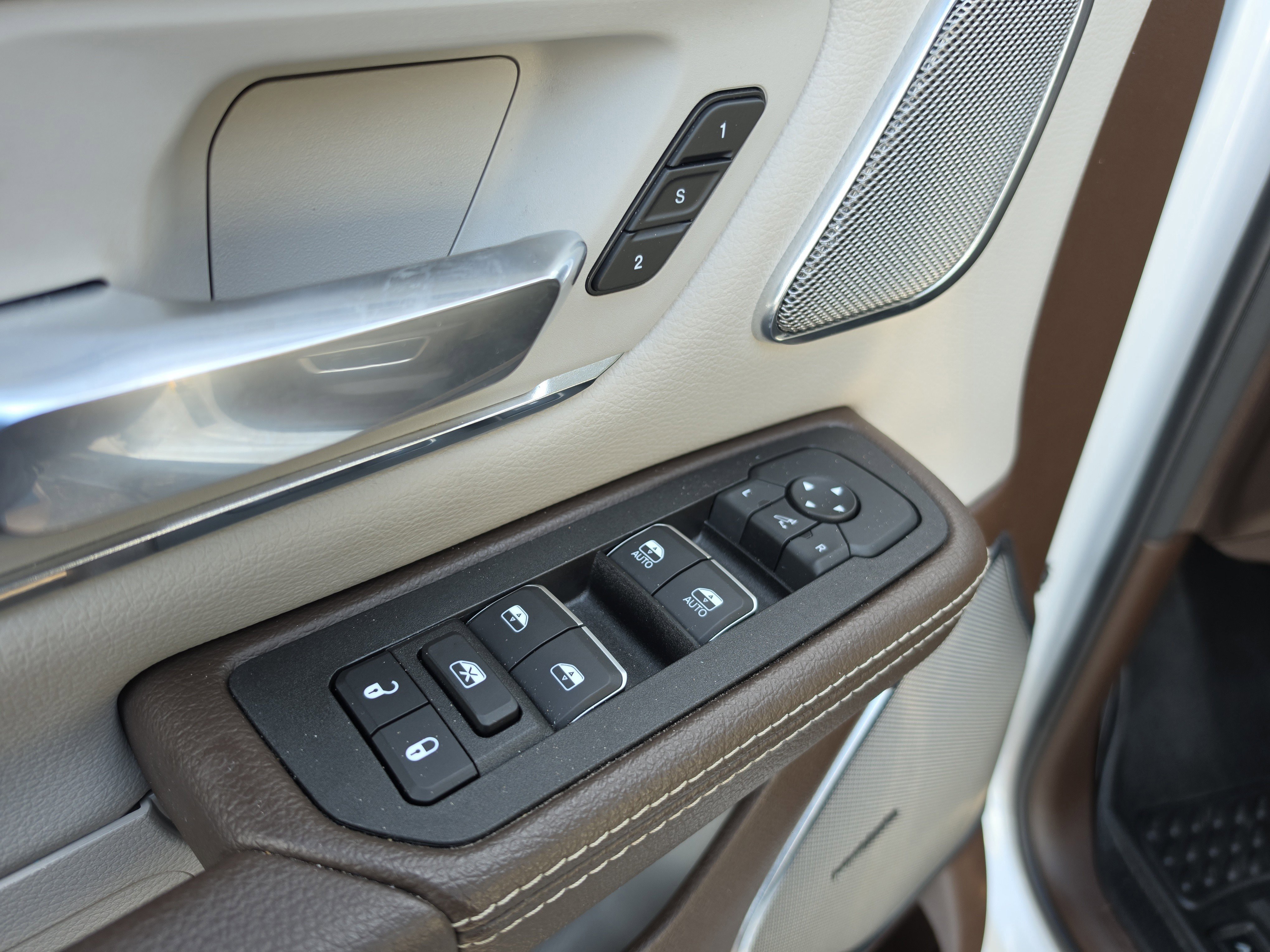 Used 2025 RAM 1500 Laramie AWD/4WD image 18
