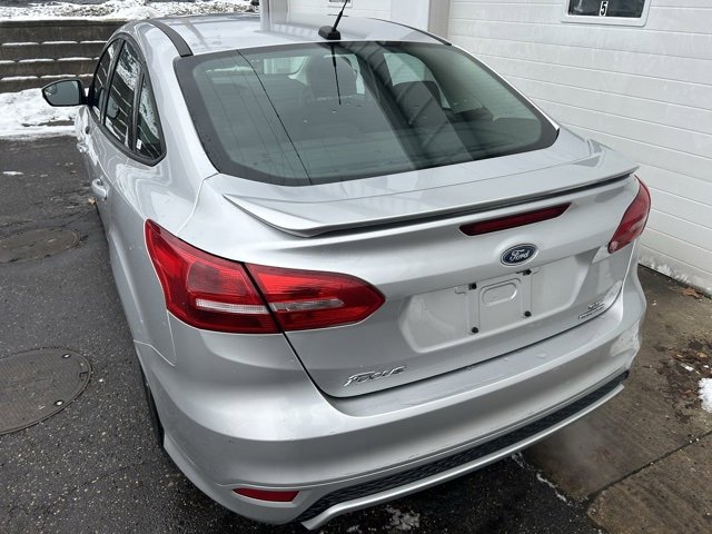 Used 2016 Ford Focus SE w/ SE Sport Package image 4