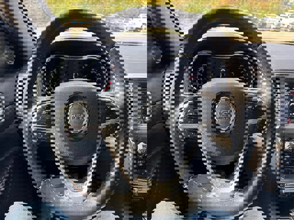 Used 2018 Jeep Grand Cherokee Laredo image 28