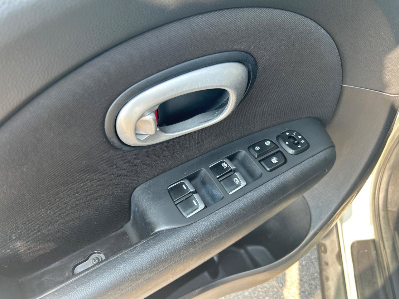 Used 2018 Kia Soul + FWD image 12