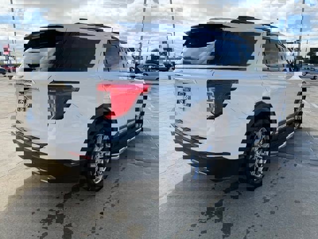 Used 2022 Ford Explorer XLT w/ Equipment Group 202A image 5