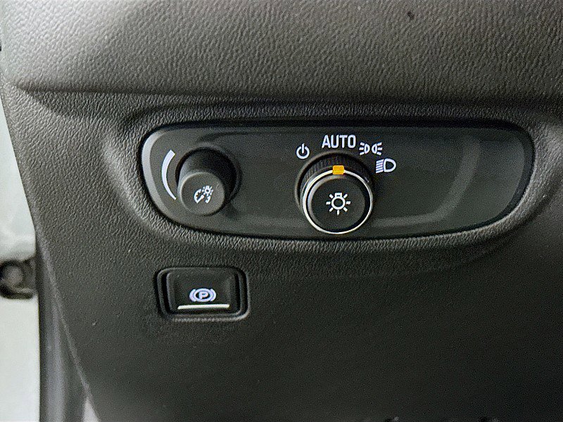 Used 2023 GMC Terrain SLE w/ Driver Convenience Package image 10
