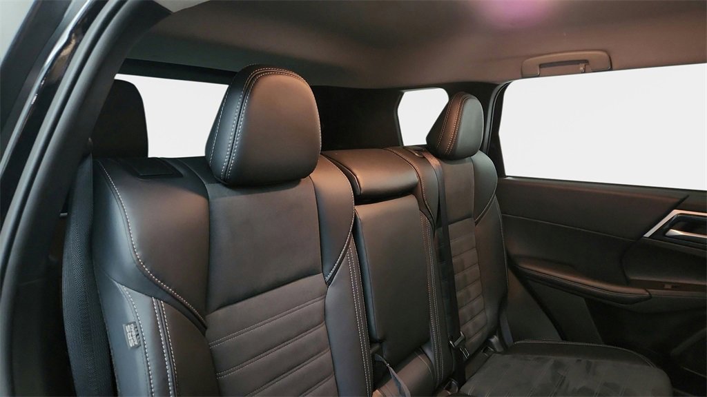 Used 2024 Mitsubishi Outlander SE image 11