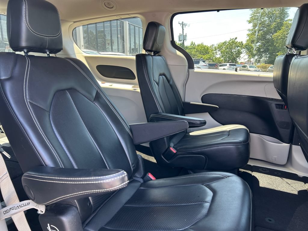 Used 2020 Chrysler Voyager Lxi FWD image 29