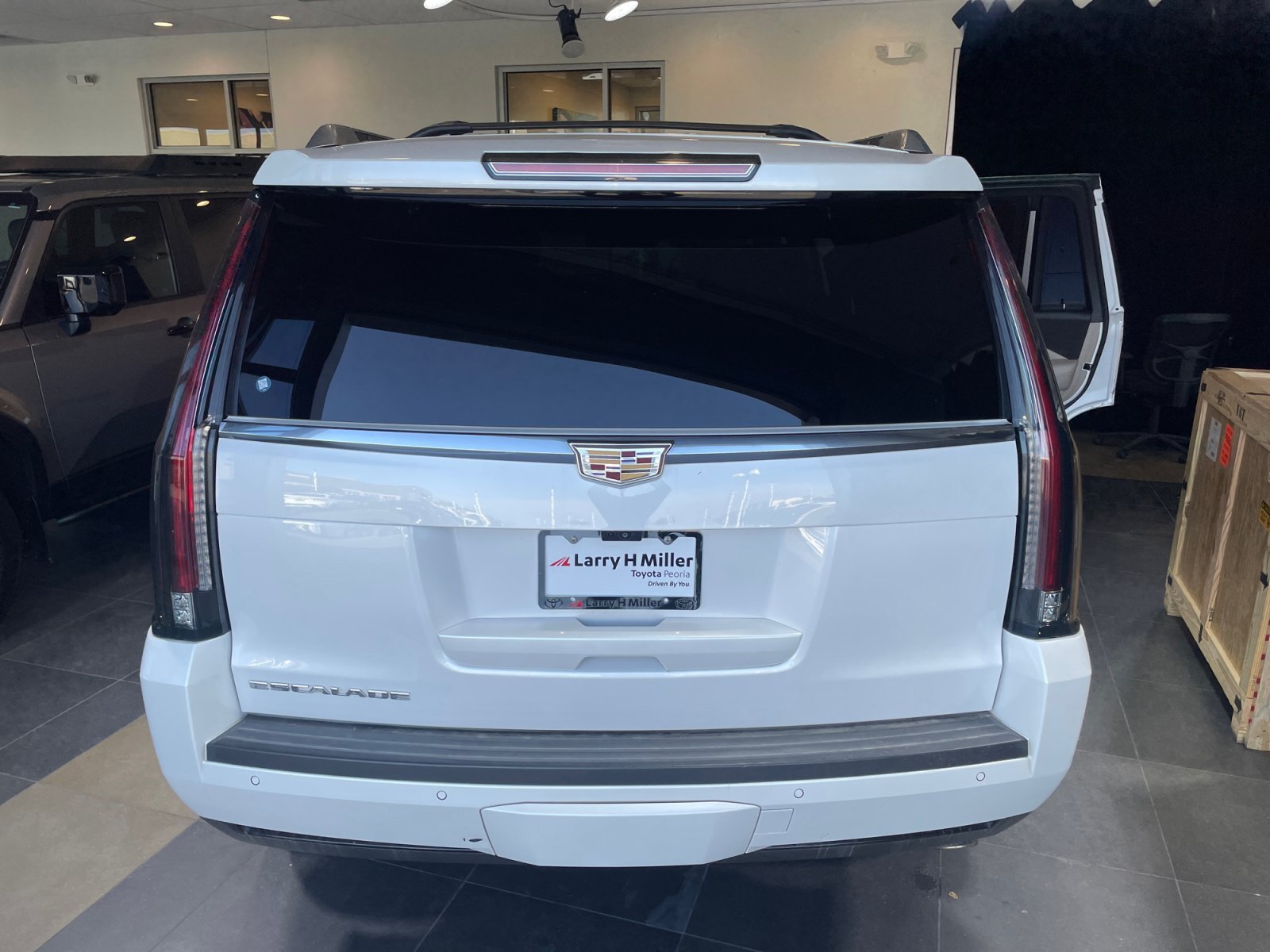 Used 2020 Cadillac Escalade Luxury w/ LPO, Radiant Package AWD/4WD image 24