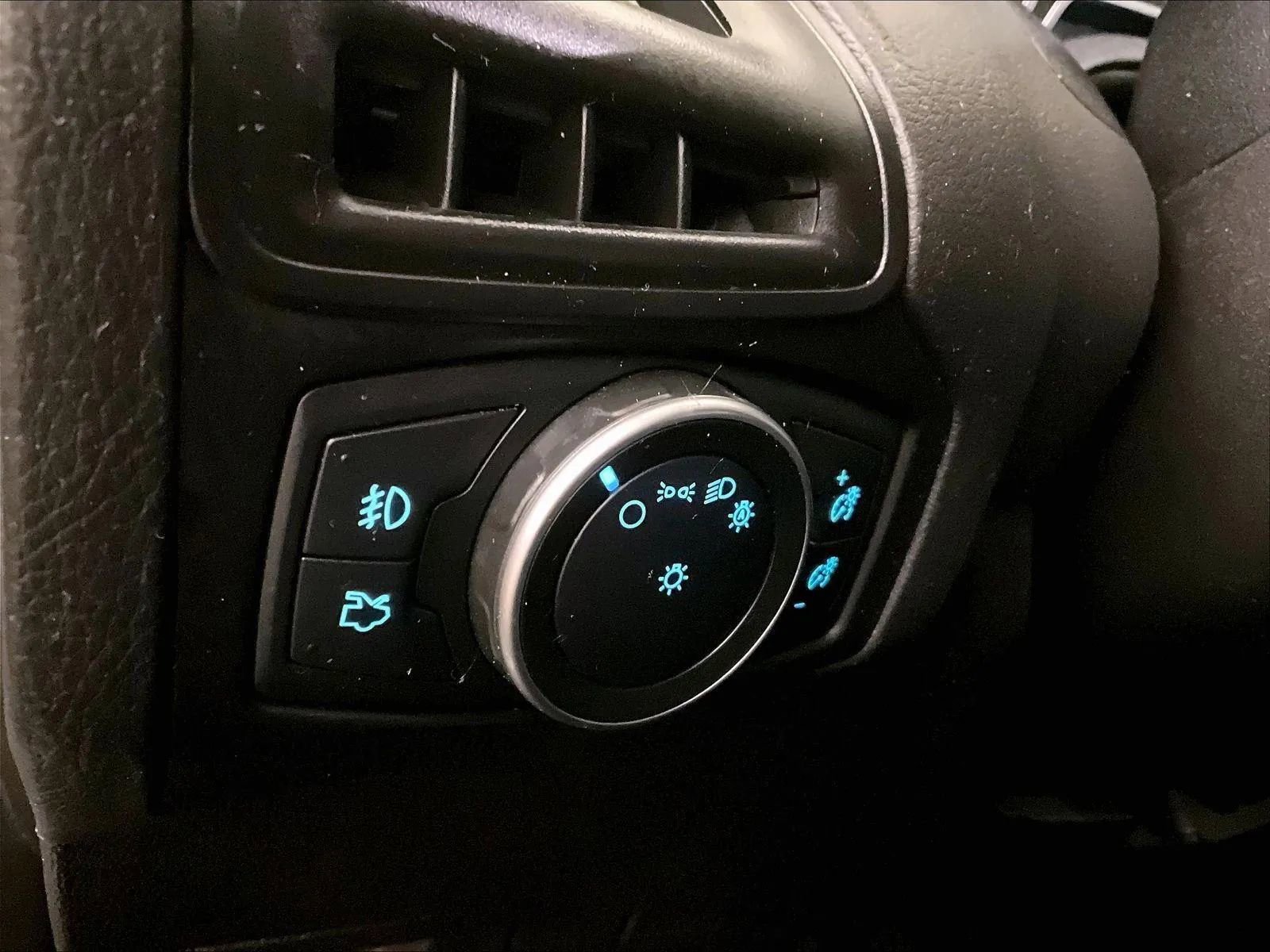 Used 2018 Ford Focus SEL image 30