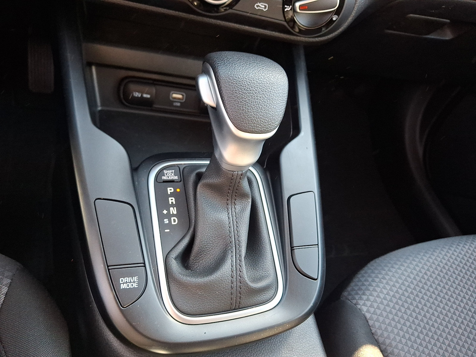 Certified 2025 Kia Soul LX w/ LX Technology Package FWD image 14