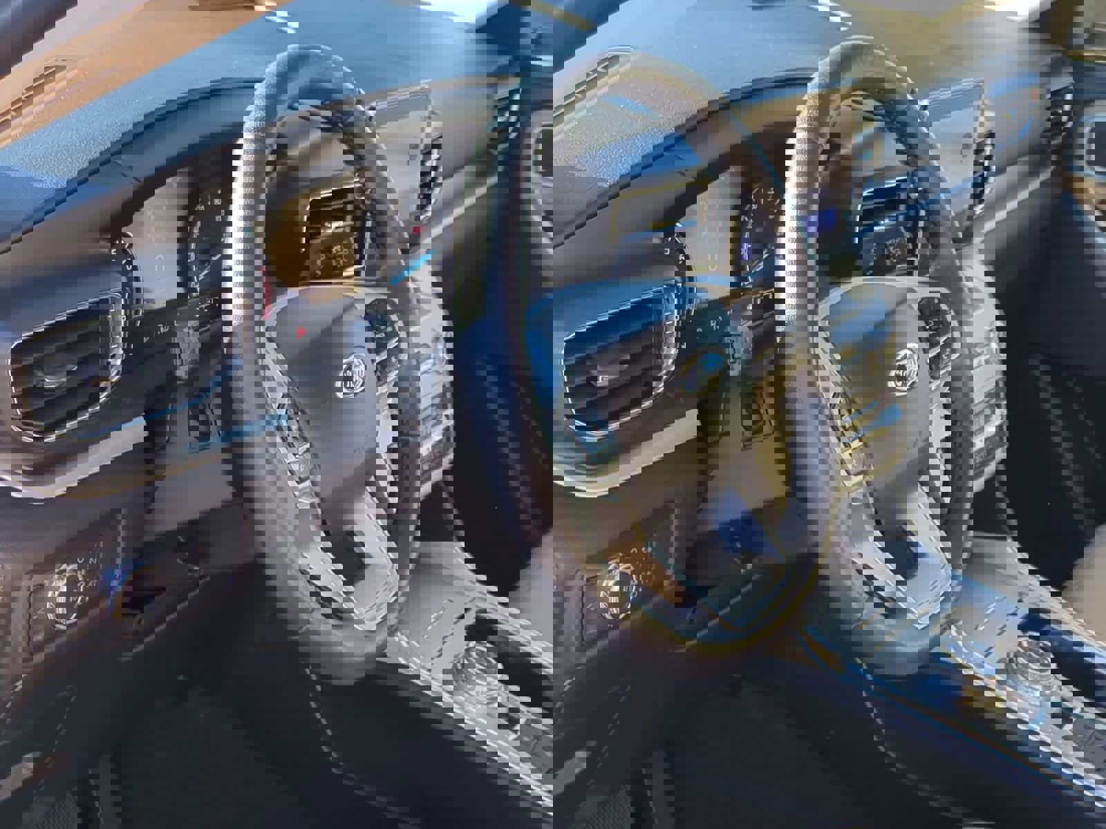 Used 2022 Ford Explorer XLT w/ Equipment Group 202A image 10