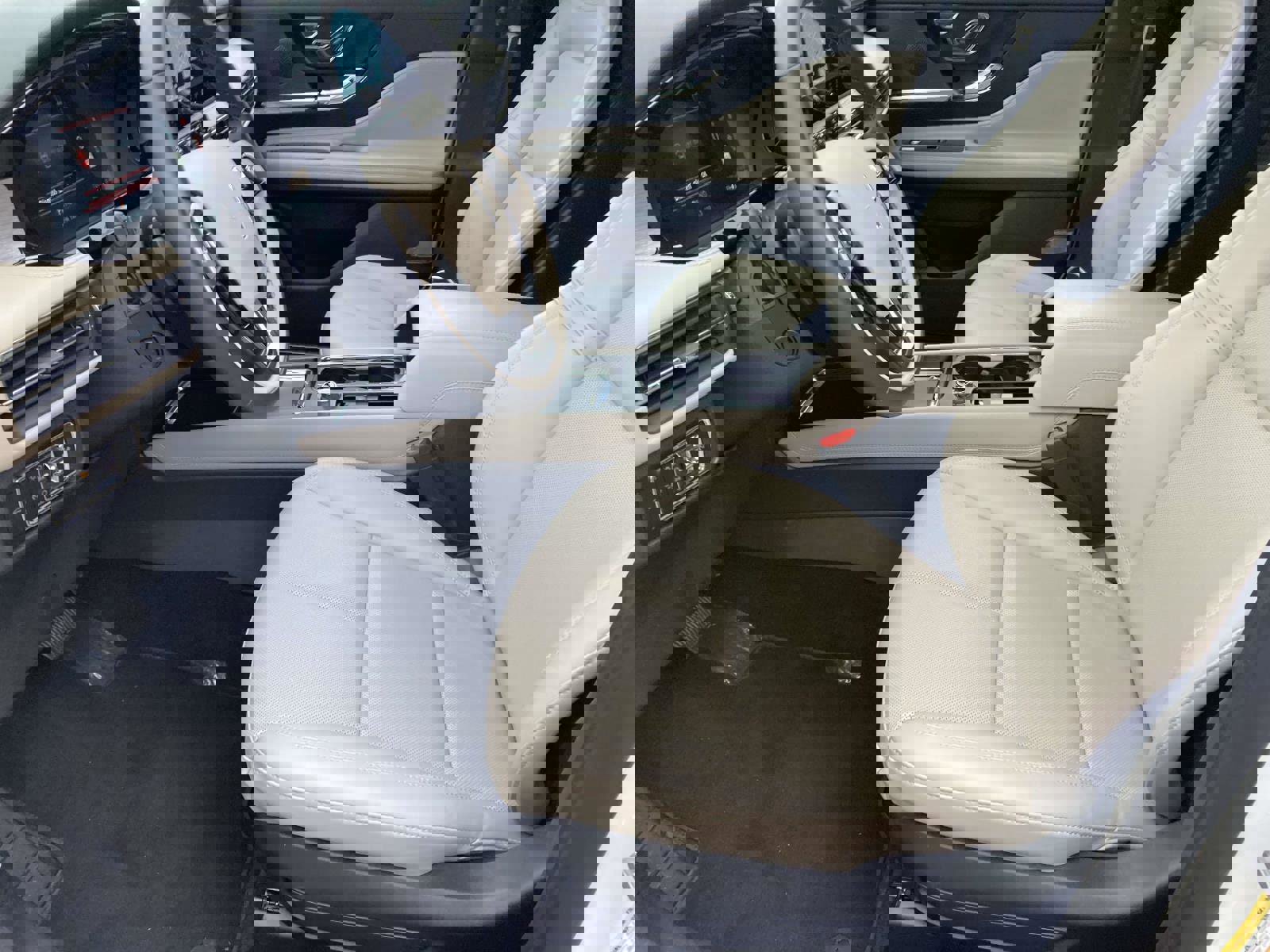 New 2025 Lincoln Corsair FWD w/ Equipment Group 101A image 21