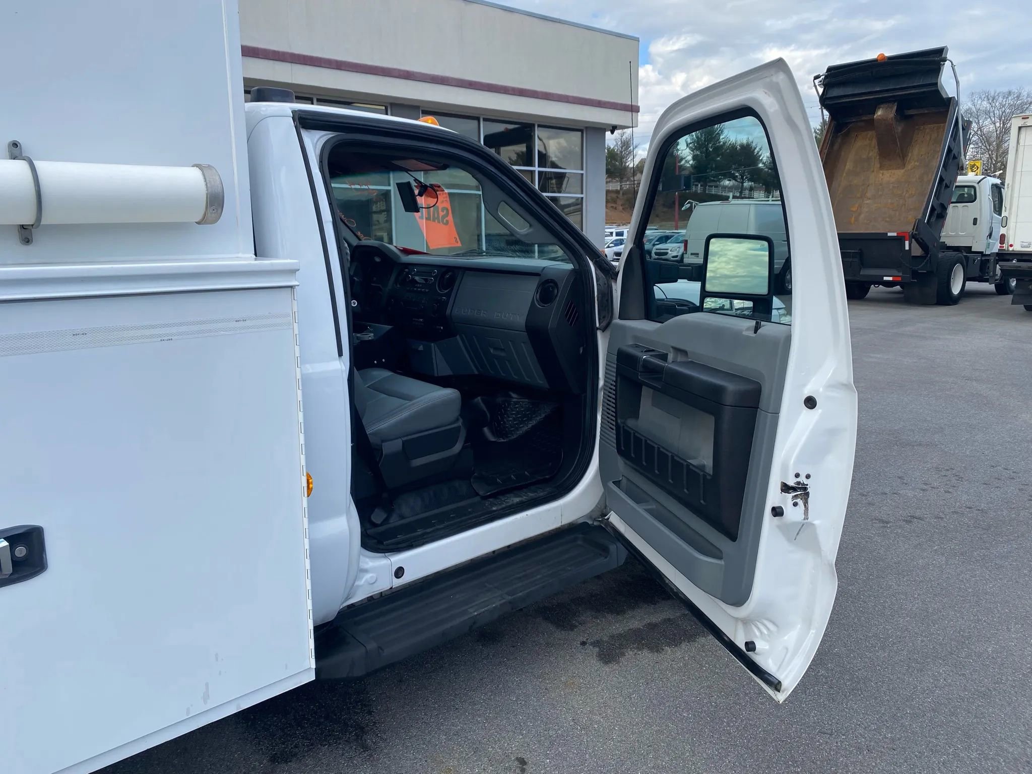 Used 2016 Ford F550 4x4 Regular Cab Super Duty image 22